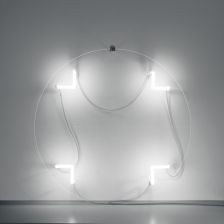 Bert Haffke, o.T. (irish cross), 2021, Acrylglas, Neonwinkel