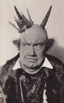 Willy Wissiak als Teufel in der Oper ›Schwanda der Dudelsackpfeifer‹ von Jaromír Weinberger, Foto von 1929